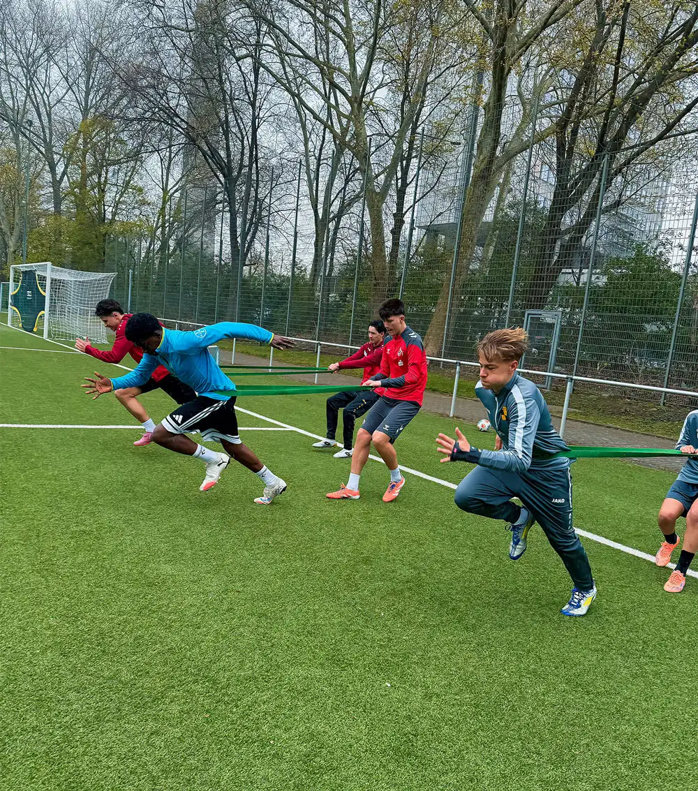 EA Performance Fussball Camp